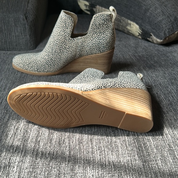 Toms Leopard Booties - Picture 2 of 3